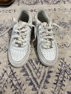 Classic Nike Air Force 1 White Kids Low-Top Sneakers